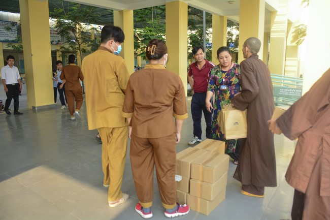 Tặng sách trường THCS Nguyễn Văn Bứa, Hóc Môn